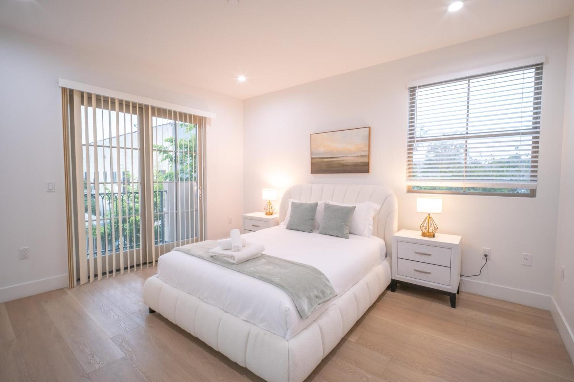 Stylish Private Room By Downtown La — Photos 1