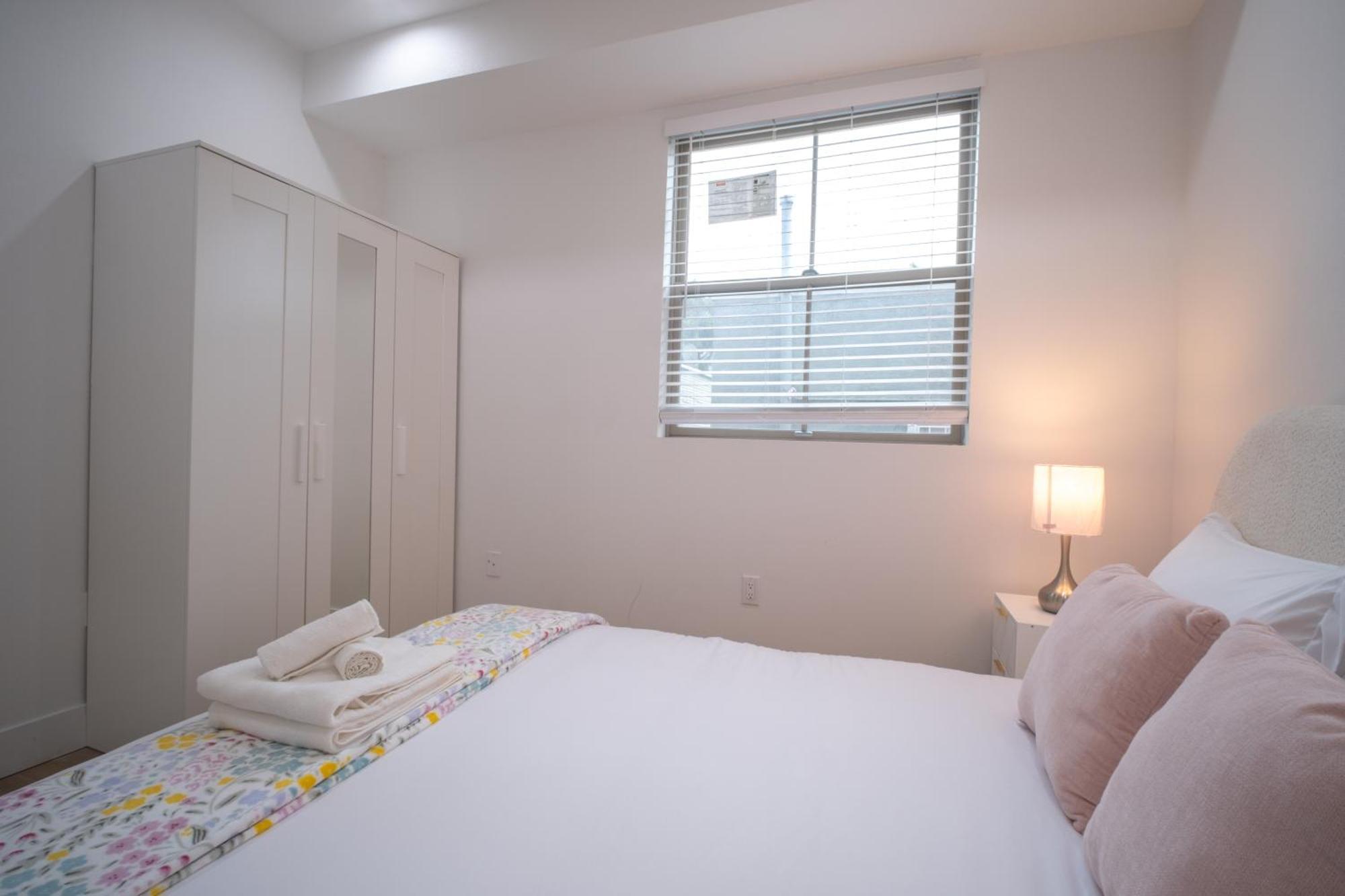 Stylish Private Room By Downtown La — Photos 3